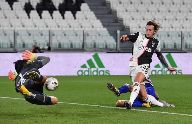 中足联官方：如发现俱乐部与球员签“阴阳合同”，将勒令降级（中足联警示：俱乐部若与球员签订“阴阳合同”将面临强制降级）