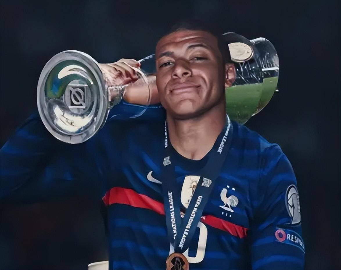 安德烈·莫拉坚称塞梅尼奥“致力于”伯恩茅斯为曼联做准备（安德烈·莫拉强调塞梅尼奥全情投入，伯恩茅斯正备战曼联）