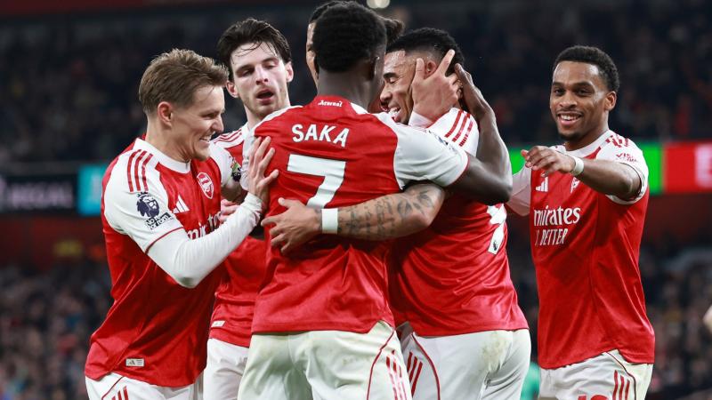 点射得分，凯文-迪克斯成为历史首位在德甲进球的印尼球员（凯文-迪克斯点球破门，成为德甲史上首位进球的印尼球员）