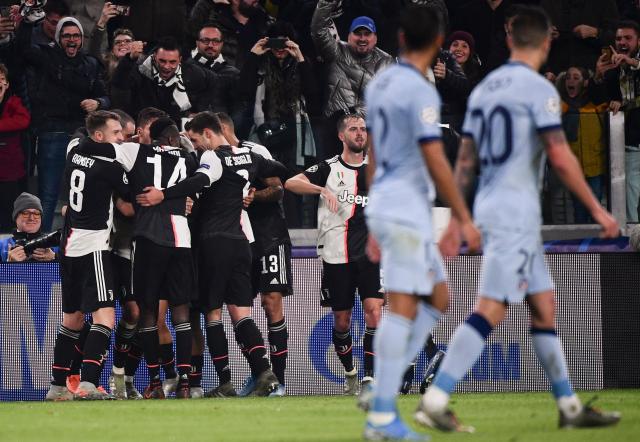 德国世界杯客场球衣实物图：深海军蓝设计+薄荷绿点缀（德国队世界杯客场战袍曝光：深海军蓝主色，薄荷绿点缀）