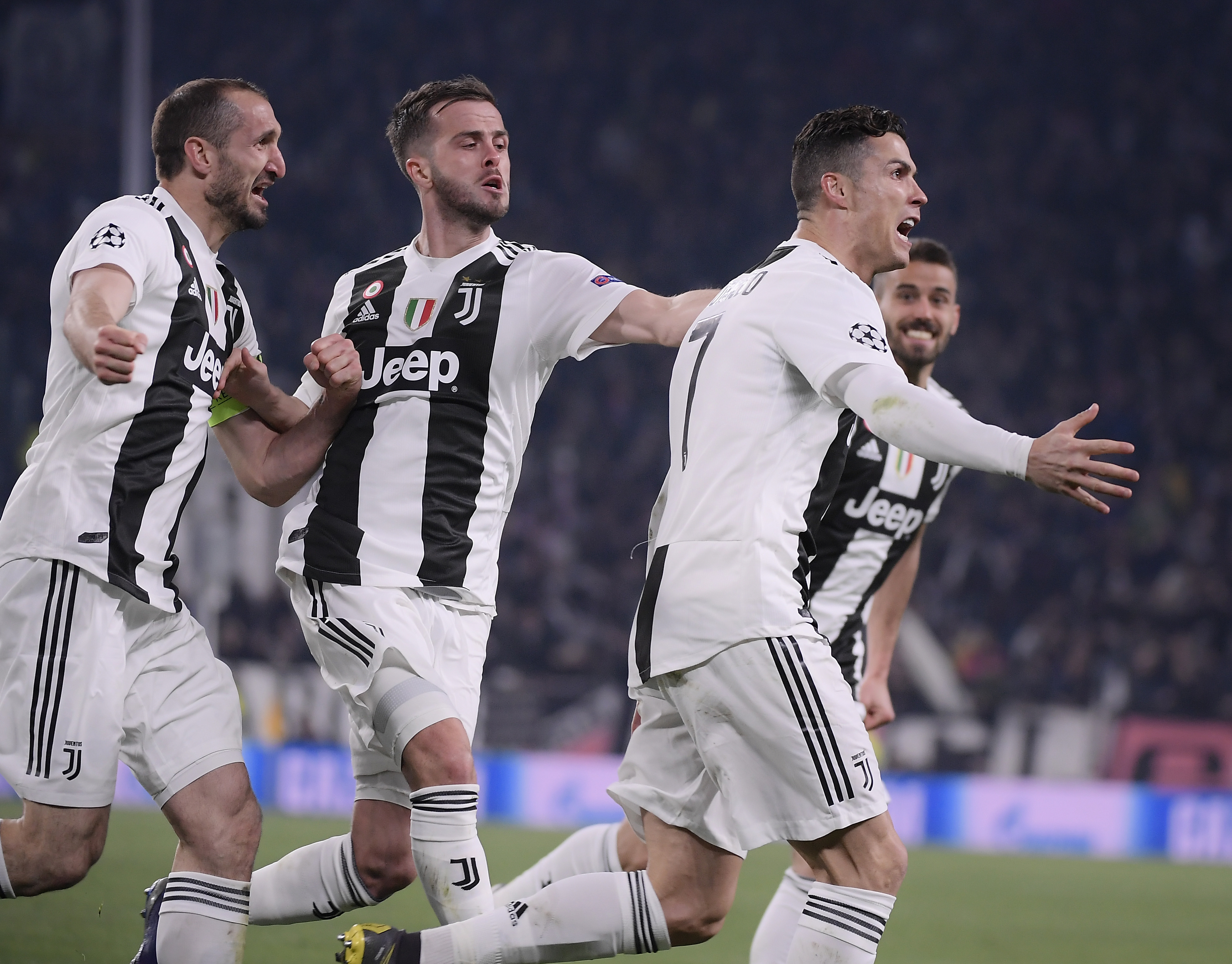 篮球篮网球迷热议球队表现（篮网球迷掀起对球队表现的热议）