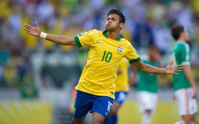 乔伊·巴顿因发布冒犯性社交媒体帖子被判缓刑（乔伊·巴顿因在社交媒体发布冒犯内容获判缓刑）